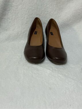Array Women's Brown Round-Toe Low Heel Pumps